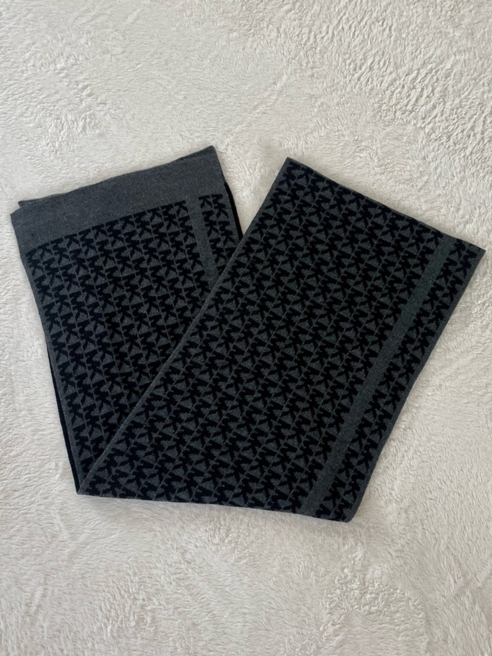 Michael Kors Classic Logo Black Gray Scarf Academia Preppy Classic Old Money